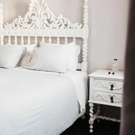 ベッド・アンド・ブレックファスト Anoitecer Itinerante Al - Vintage Bedrooms By Lethes Legacy 3*