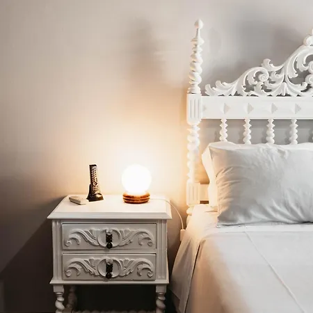 Bed & Breakfast Anoitecer Itinerante Al - Vintage Bedrooms By Lethes Legacy
